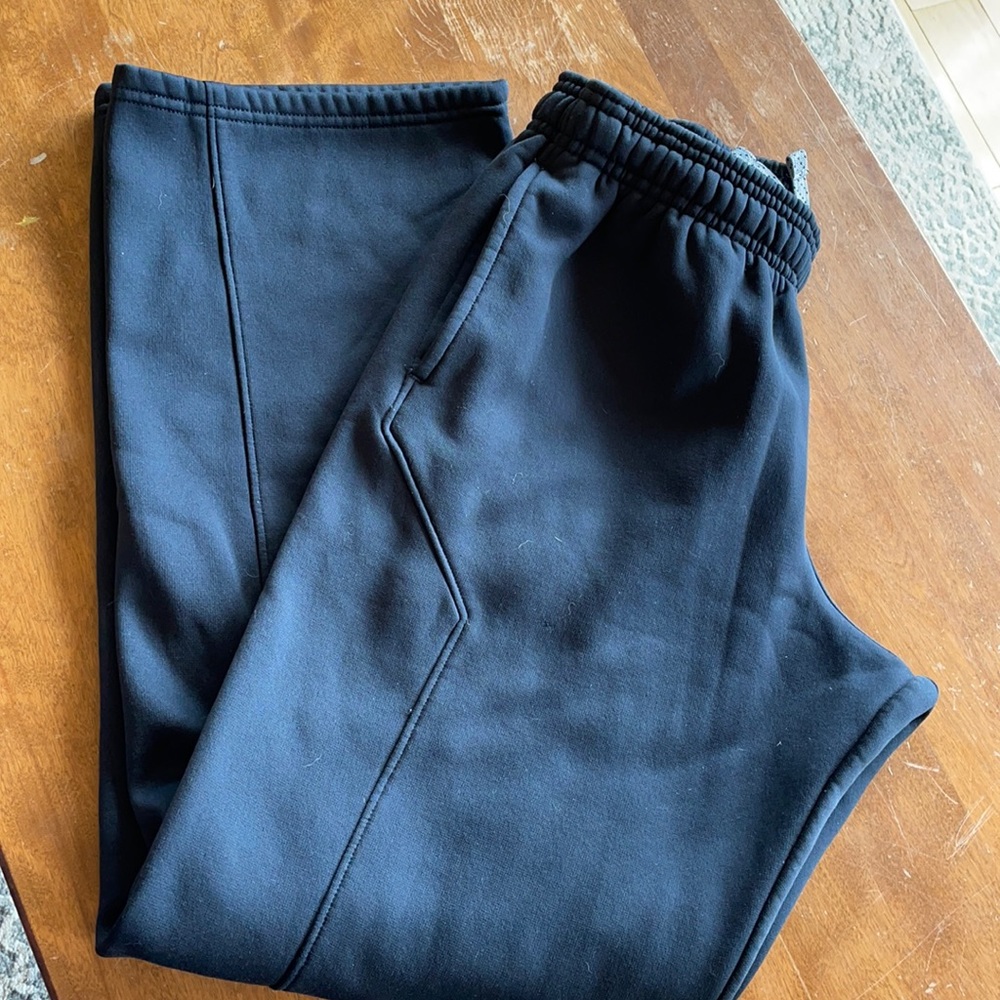 Guc Underarmour sweat pants size Ylg